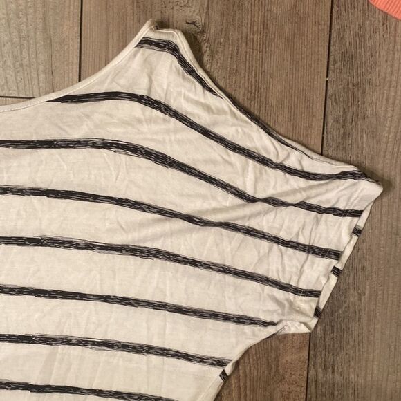 Lot of 3 Women’s Size Small Cardigan, Tank, Short Sleeve Top - Picture 6 of 16